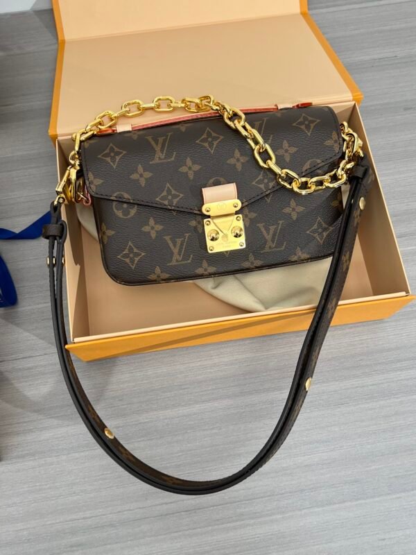 i1668701822_741_1 Louis Vuitton Pochette Métis East West