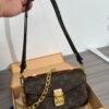 i1668701822_8820_2 Louis Vuitton Pochette Métis East West