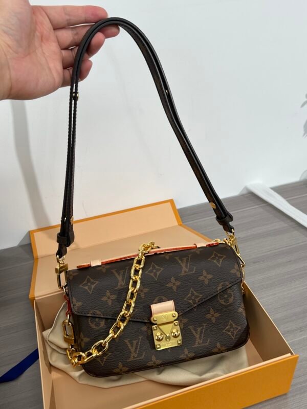 i1668701822_8820_2 Louis Vuitton Pochette Métis East West